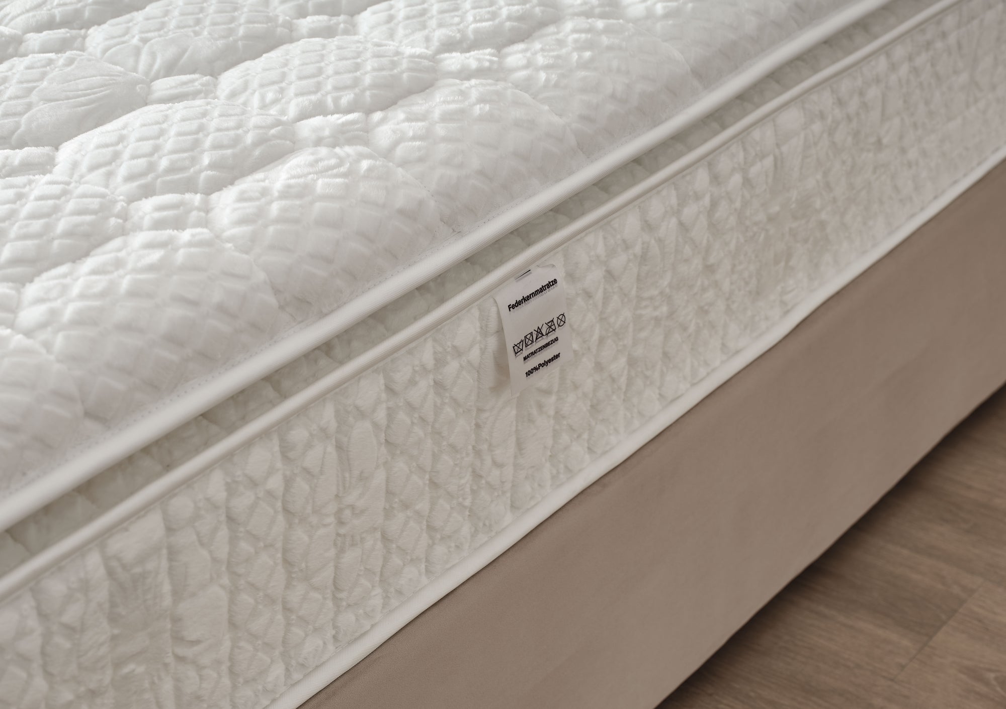 Camellia Bed - Crème