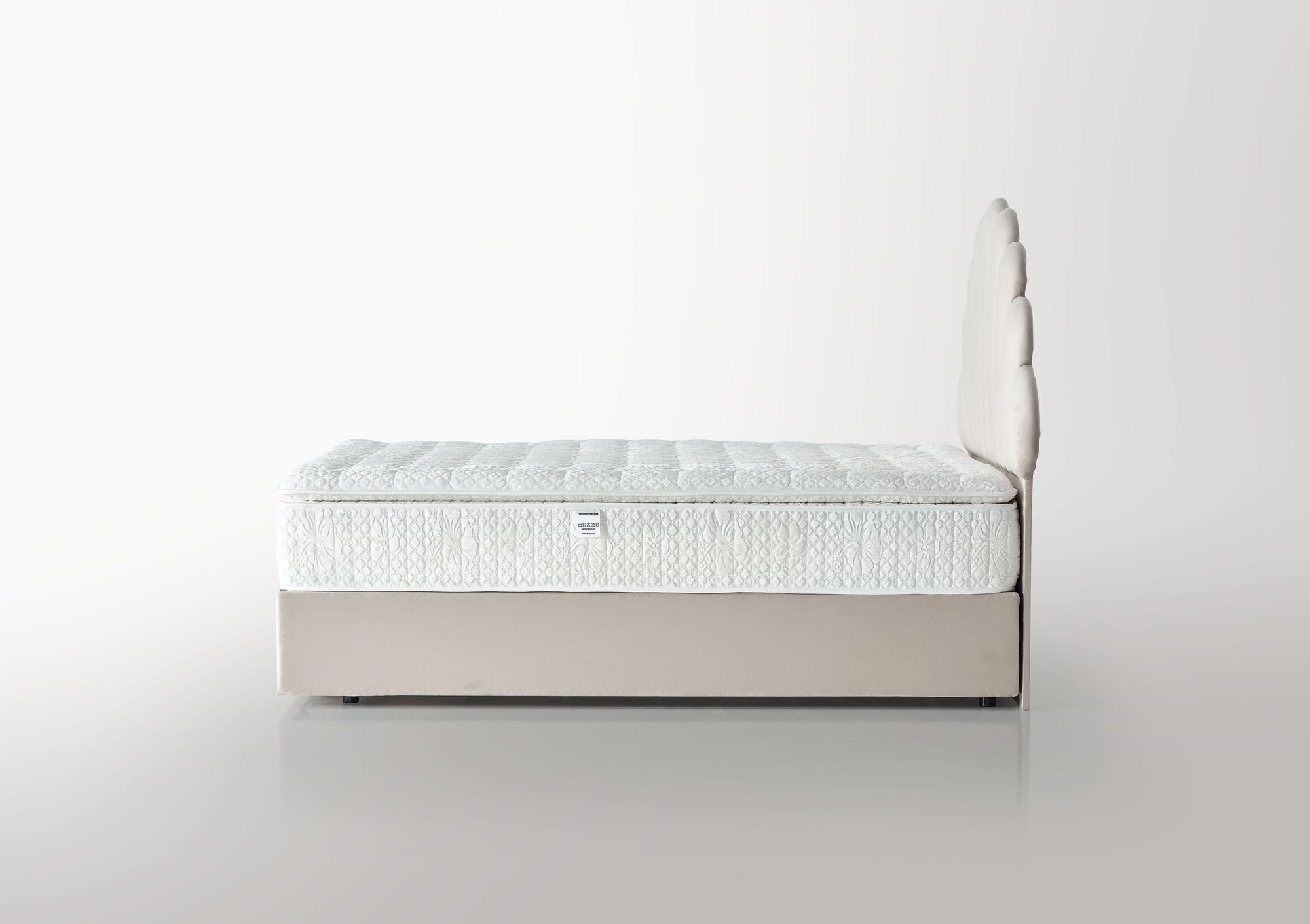 Camellia Bed - Crème