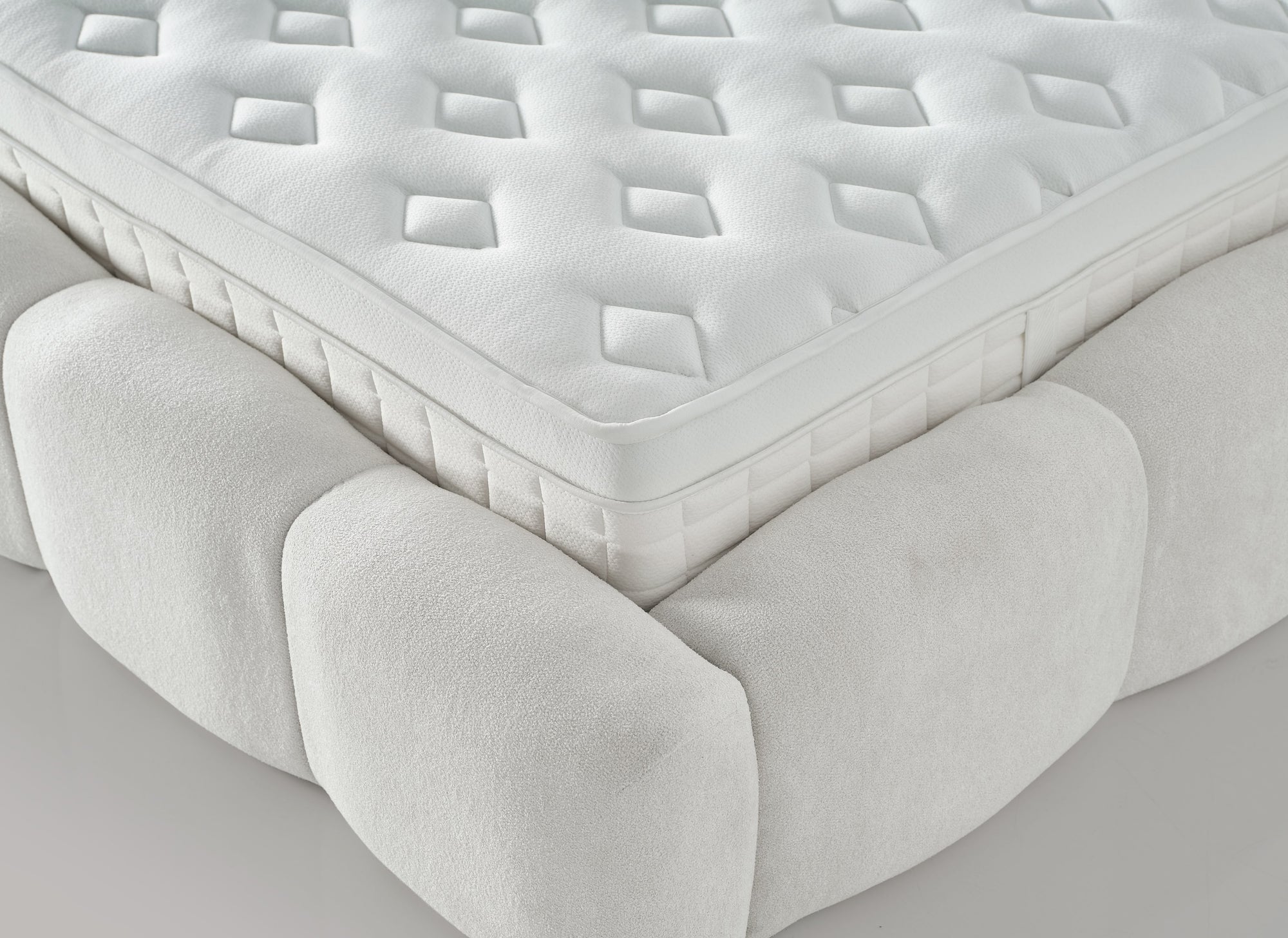 Elenor Bed - Off White Bucle