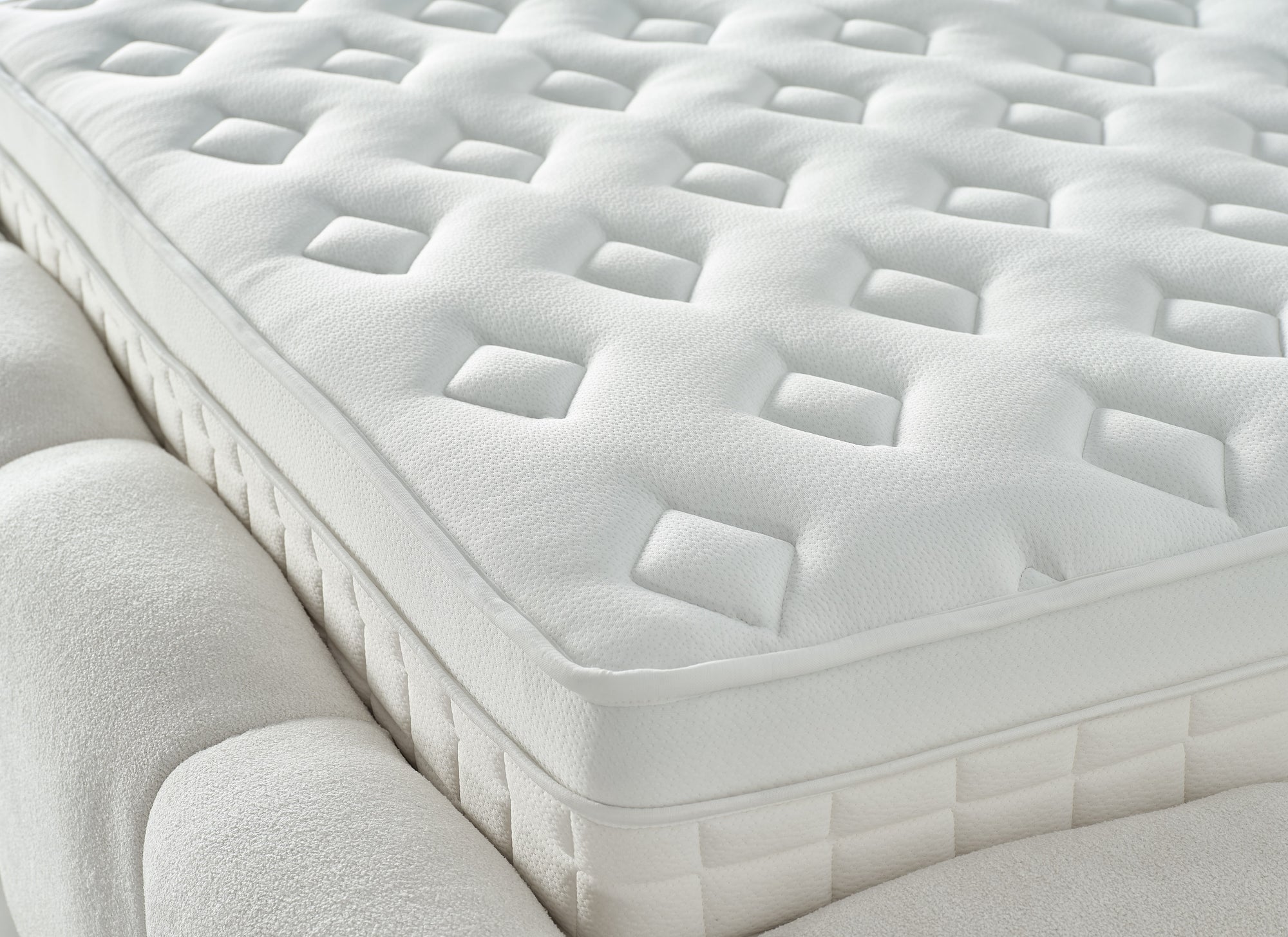 Elenor Bed - Off White Bucle