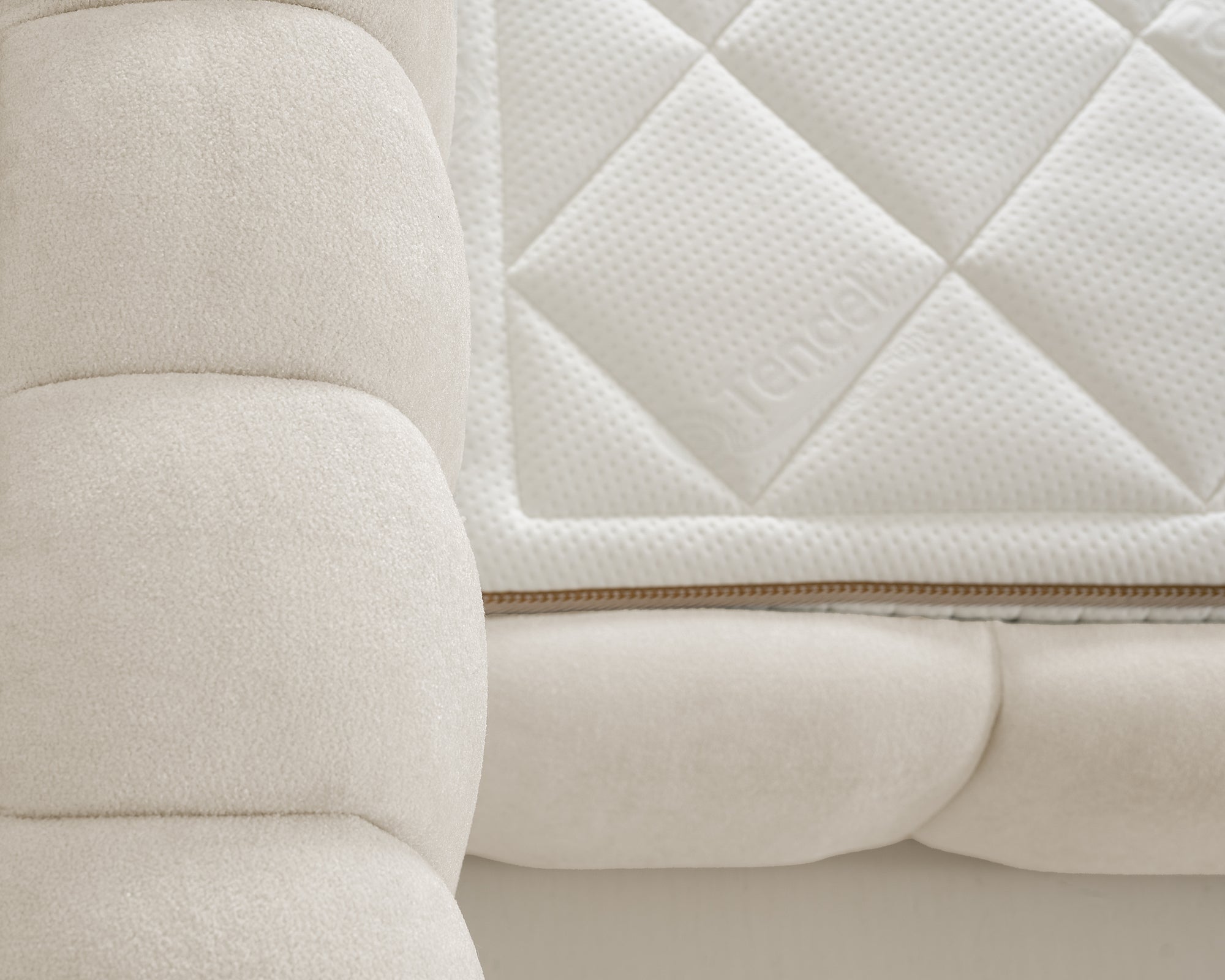 Adore Chique - Off white